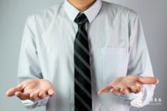 双手断掌的男人大器晚成手相